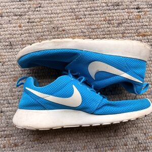 Nike rose Blue Athletic Sneakers with White Swoosh size 8.5 men